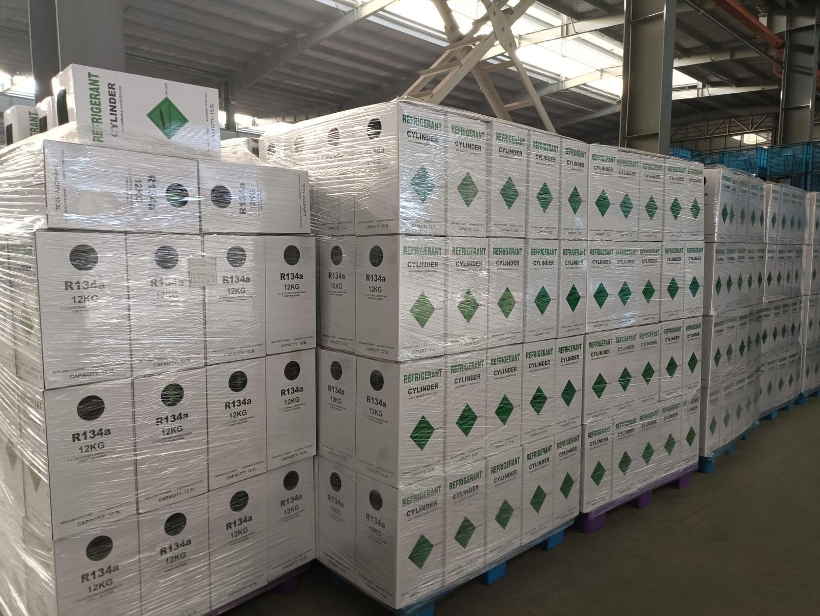 Pallets of 12 kg R-134a refrigerant cylinders in the warehouse